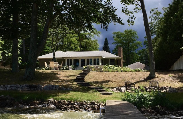 Vintage Cottage On Little Glen Lake Sleeps 6