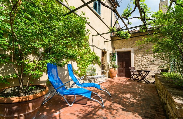 Vintage Holiday Home in Montecastelli Pisano with Terrace