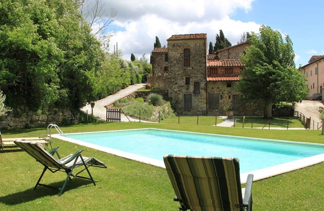 Vintage Holiday Home with Swimming Pool in Montorsoli