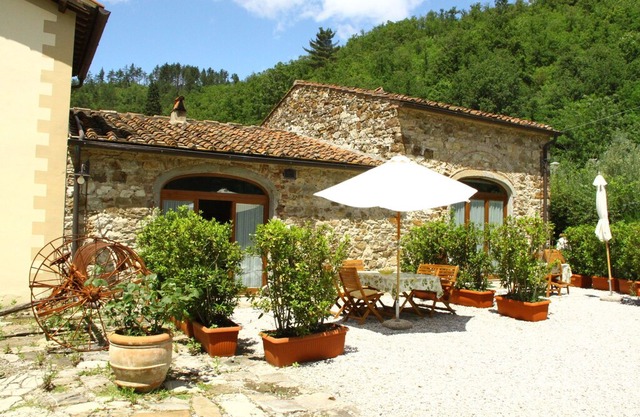 Vintage Holiday Home with Swimming Pool in Montorsoli