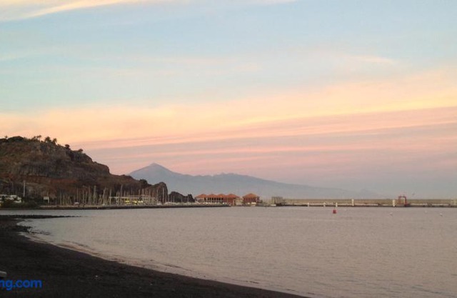 Vista al mar y montaña