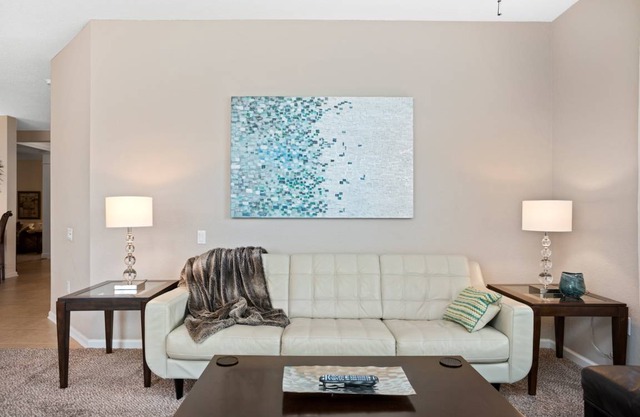 Vista Cay Island Breeze Lake View Condo Near all Parks. Walk to OCCC!