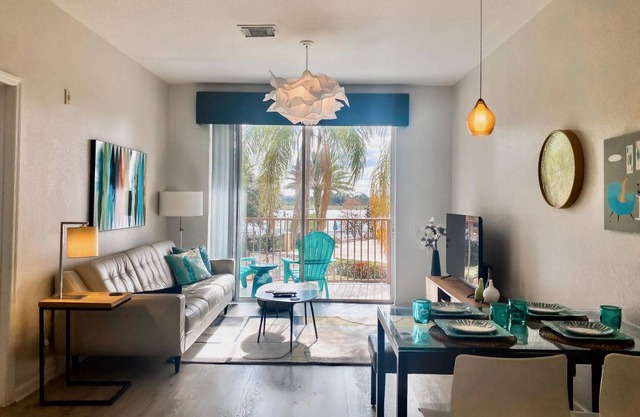 Vista Cay Lake View Treasure Fab Location by Pool Near Parks & OCCC