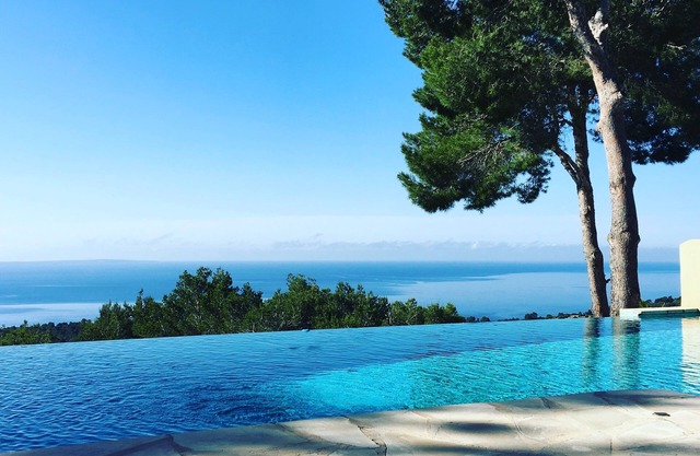 Vista Panorâmica e Única Para Esta Villa com 6 Quartos e 6 Banheiros