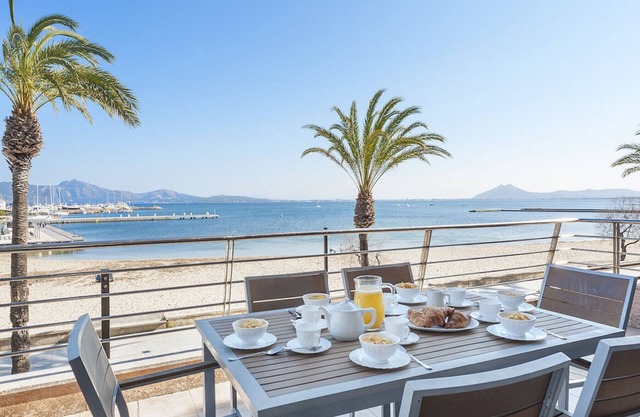Vistamar I frontline sea Apt. in a prime location in Puerto Pollensa