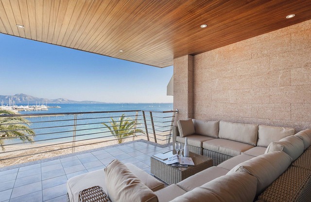 Vistamar III frontline sea Apt. in a prime location in Puerto Pollensa
