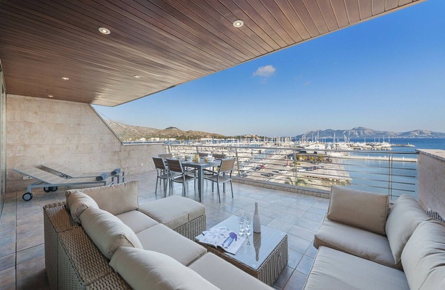 Vistamar IV frontline sea Apt. in a prime location in Puerto Pollensa
