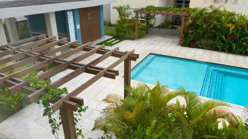 Vive Luxe Condo w Pool & 247 Security near Airport