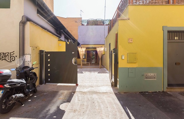 Vivilo Collection Pigneto Patio Apartment Private Parking and Patio
