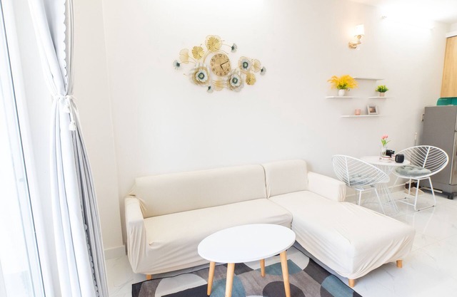 Lovely 3 bedrooms with 2 balconies, center of city, 5min to the beach