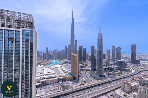 VOGUE DOWNTOWN VIEWS II Luxurious One Bedroom Apartment with Balcony and full Amenities, Opposite Dubai Mall Skybridge, Walkable to Burj Khalifa