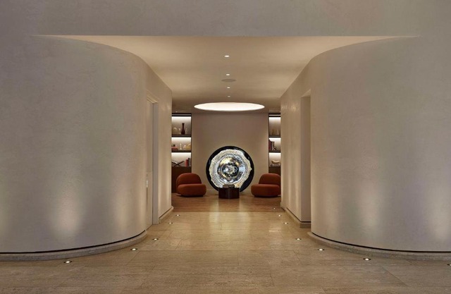 Vogue Hotel Montreal Downtown, Curio Collection by Hilton