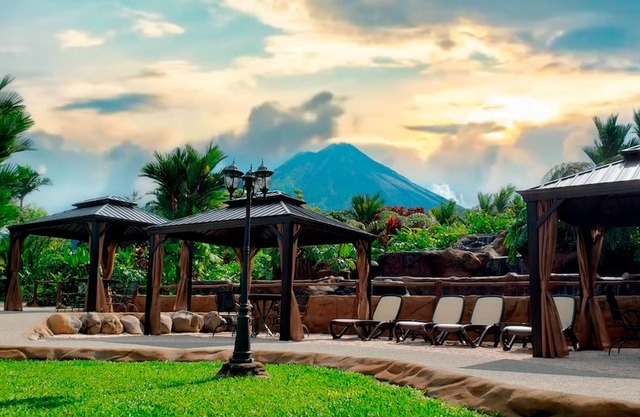 Volcano Lodge Hotel & Thermal Experience