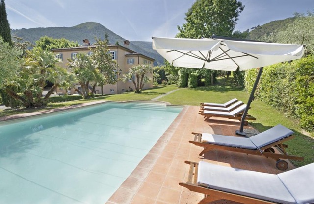 Vorno Villa Sleeps 12 Pool Air Con WiFi