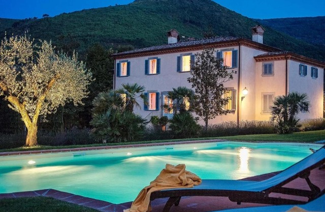Vorno Villa Sleeps 12 with Pool Air Con and WiFi