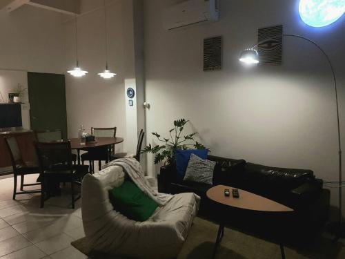 W House Family & Group-Friendly Spacious Cozy Loft, Minburi - 15mins to BKK Airport