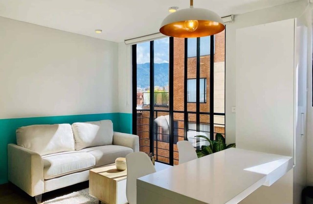 w* | Sunny Loft in Santa Ana