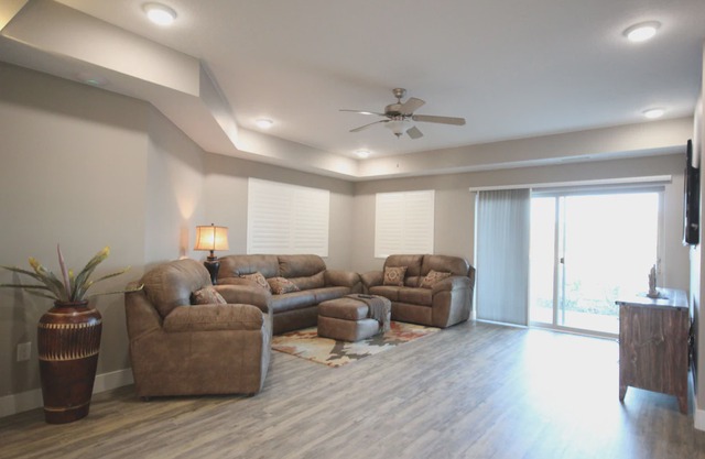 W104- Estancia 4 BD / 4 BA