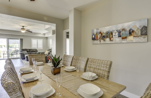 W105- Estancia 4 BD / 4 BA