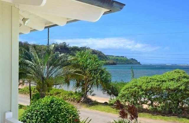 Wade Home, spacious & just steps from the beach