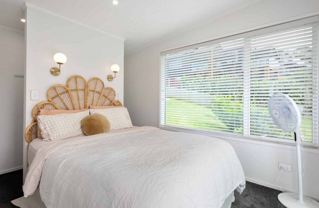Waihi beach cosy cabin