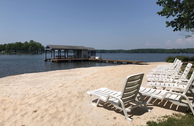 Wake & Lake: Your Relaxing Lakefront Retreat on the Private Side of Lake Anna
