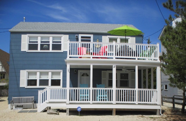 Walk to beach , bay , shopping & restaurants , Sunset Views at end of our st