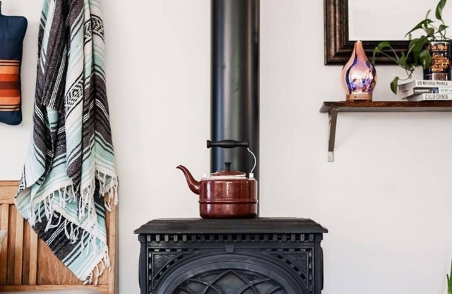 Walk to Beach! Fireplace, Pets OK! Camp STAR-Lite!