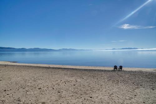 Walk to Beach Mourelatos Lakeshore Resort Condo!
