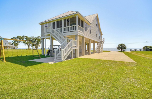 Walk to Beach: Oceanfront Home w/Outdoor Kitchen
