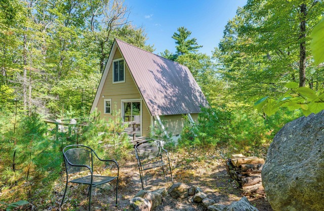 Walk to Beach & Playground: Charming Madison Cabin