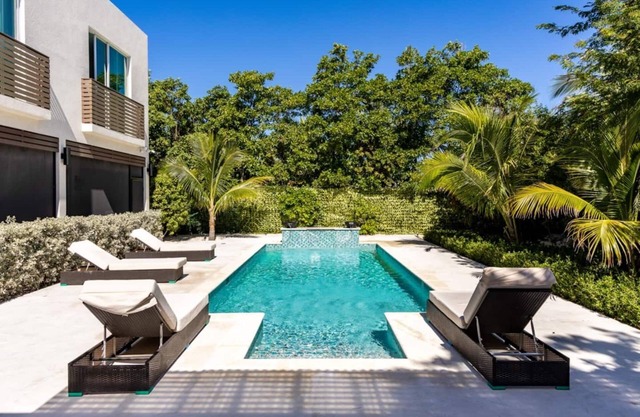 Walk To Beach & Shops! Beautiful Patio/Pool-CV41-3