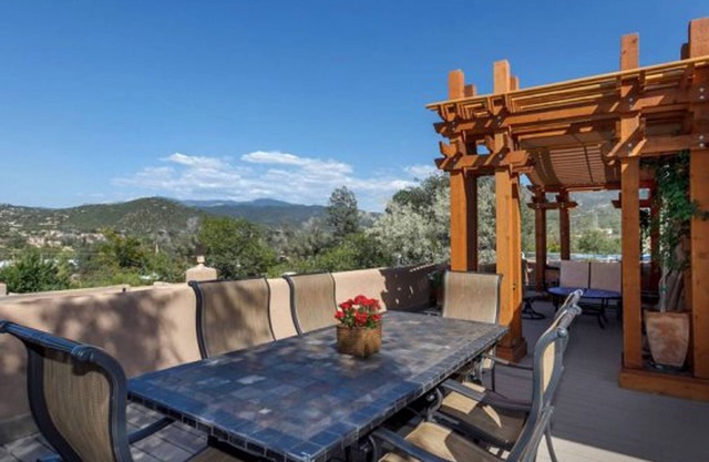 Walk to Canyon Rd | Mountain Views | Great Outdoor Space | 2 Masters