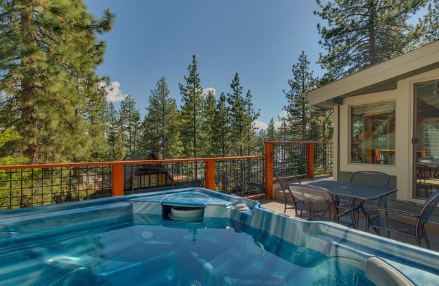 Walk to community beach, BBQ, Hot Tub, Spacious home(EP421)