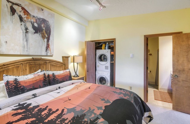 Walk to Dtwn Ketchum: Mtn-view Condo, Pool Access