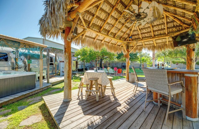 Walk to Dtwn & Pier: Fulton Airstream Retreat!