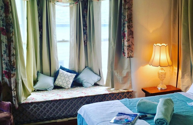 Walk to Everything - Bay Window Room