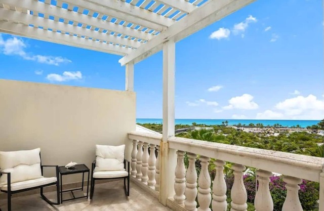 Walk to Grace Bay, Pool, Views! (#2)