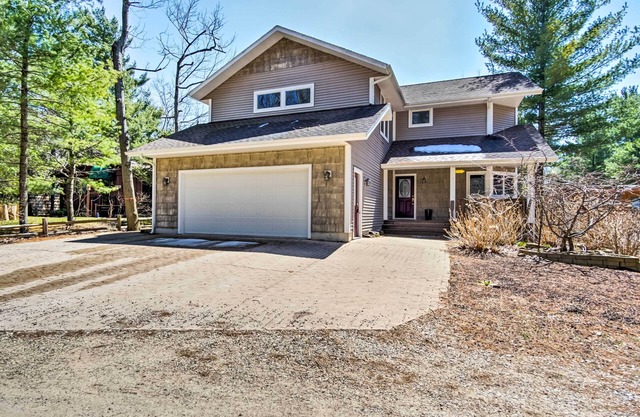 Walk to Lake Michigan: Spacious Mears Home!