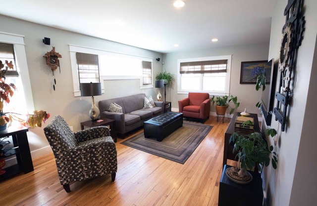 Walk to Tennyson St Shopping, Restaurants and Berkeley Park!