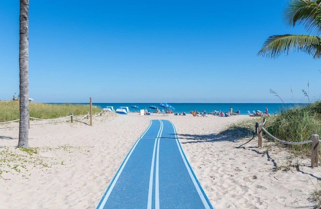 Walk To The Beach In Our Home W/Spa & Billiards!