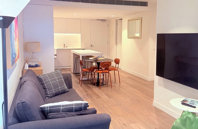 Walk to the ‘G’ + parking. Modern, convenient & family friendly.