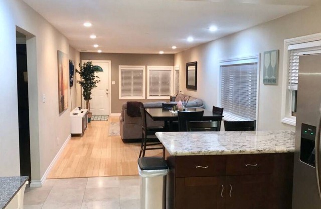 Walk to USD | Spacious House for 6 PPL w/ Parking