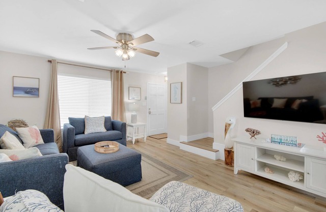 ⭐Walk2Beach-Updated-2 Balconies-Community Pool-2BR Sandprints A4⭐