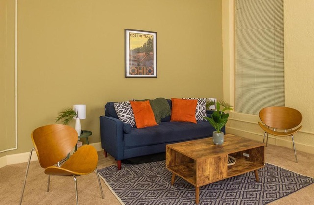 Walkable 1BR Apt Downtown by Frontdesk