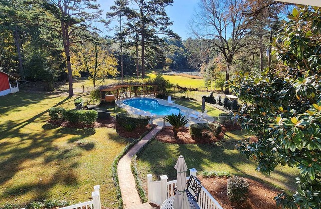 Walkabout on 9 Parklike Acres | Reunions and Gatherings | Weddings