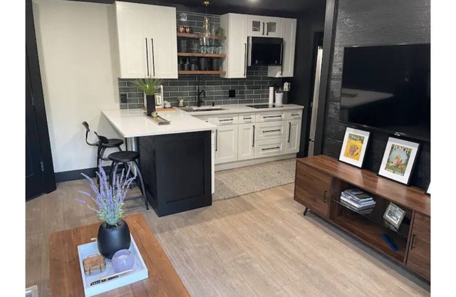 Walker Top Private Quiet Luxury 1 Br. Villa