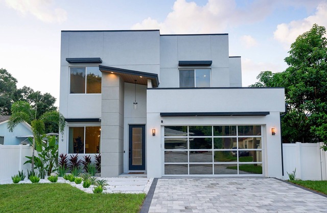 Walking Distance to Raymond James <1 milenNew Modern Home