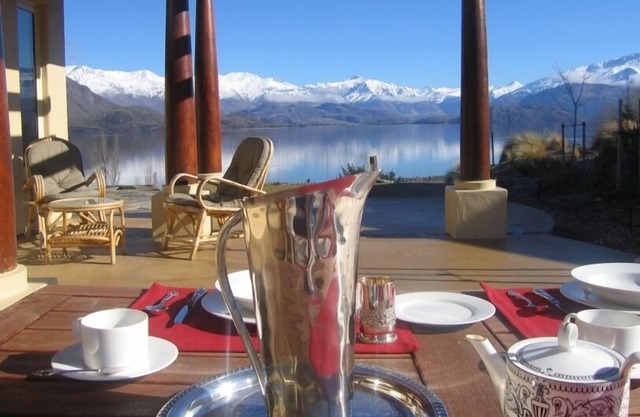 Wanaka Lakeside Luxury Home