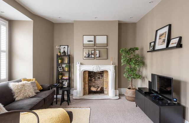 Wandsworth Town 2BR Home by GuestReady